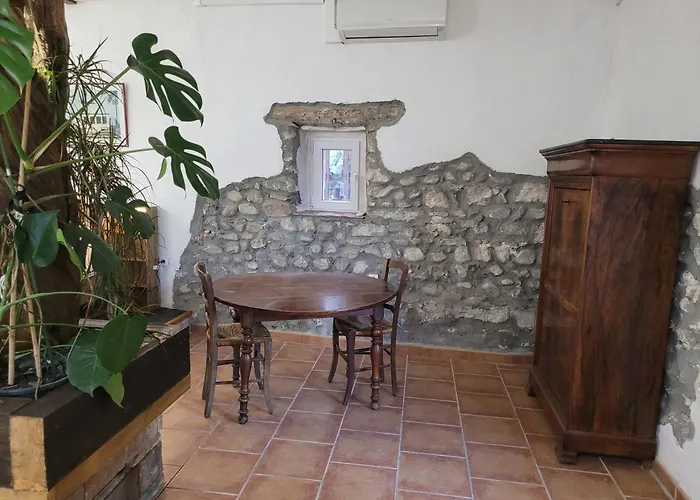 Maisonnette Avec Terrasse Sur Le Gardon *