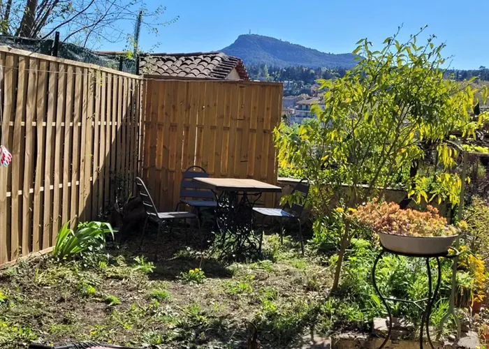 Maisonnette Avec Terrasse Sur Le Gardon * Андюз